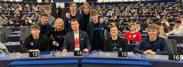 Uczniowie Elektronika w Parlamencie Europejskim 